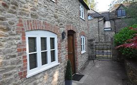 2 Vicarage Lane